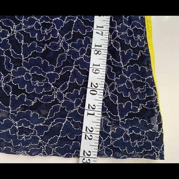 Banana Republic Navy Lacy Sleeveless Top Size 2 - Picture 5 of 9